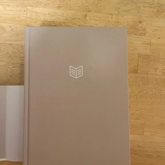 New She Reads Truth Bible - Picture 2 of 6